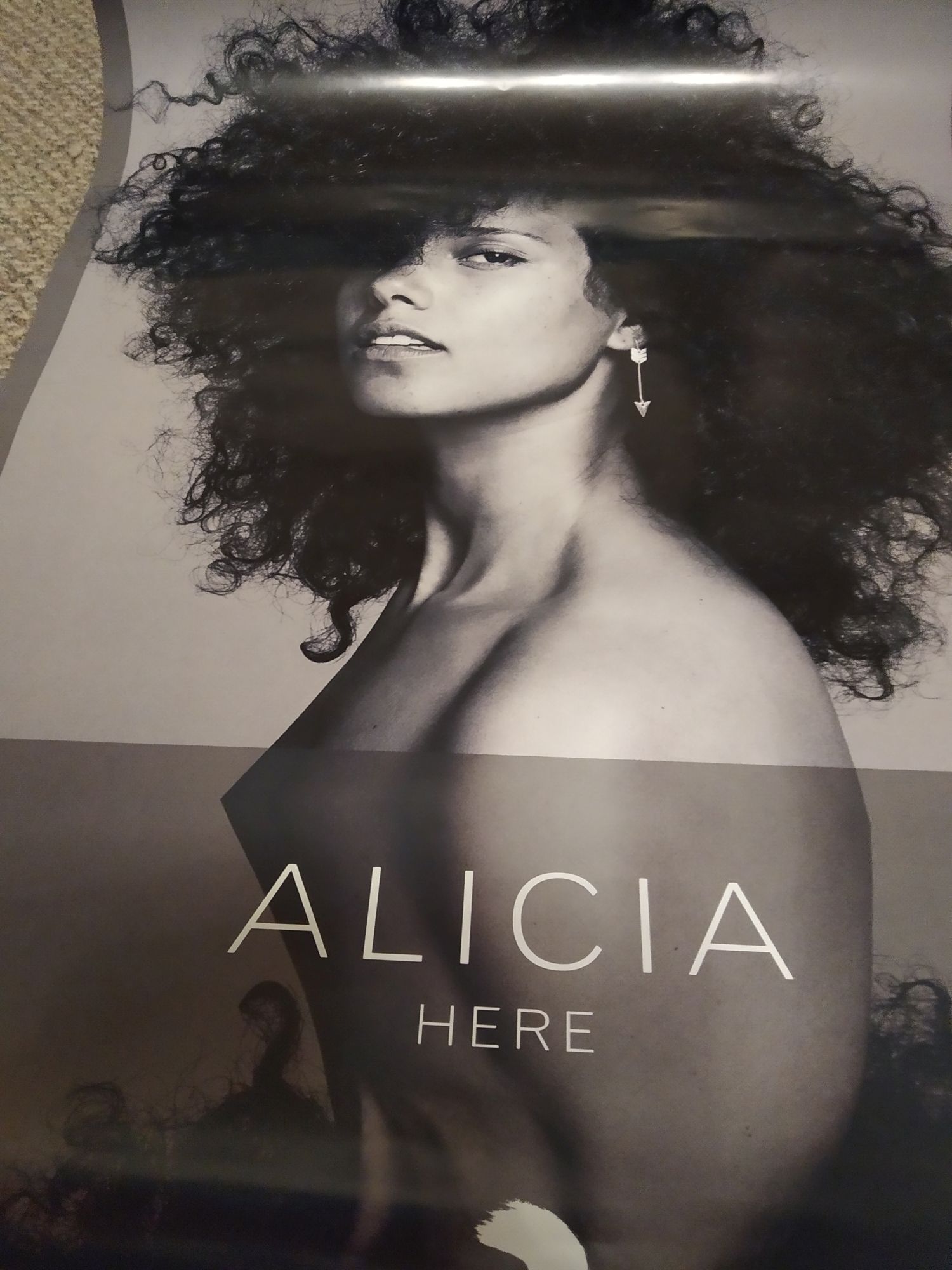 Alicia - Here - POSTER - Kliknutím na obrázek zavřete