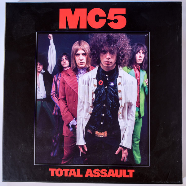 MC5 - Total Assault MC5 - Total Assault - 3LP BOXSET - Kliknutím na obrázek zavřete